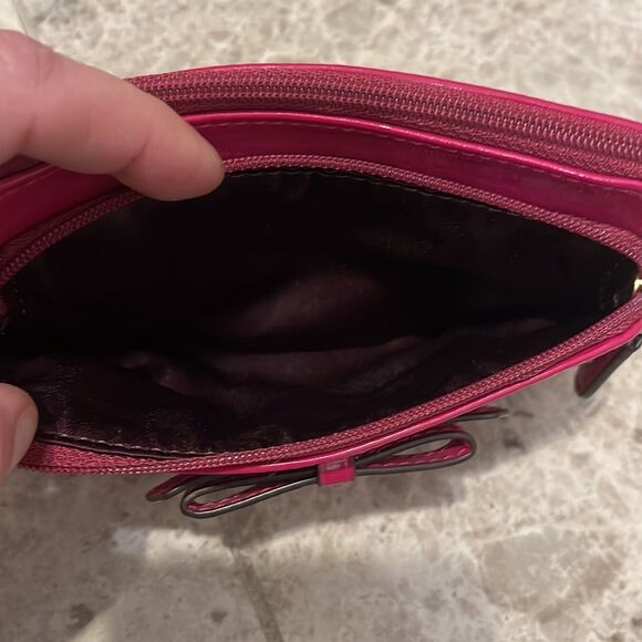 Coach Poppy Signature Bow Wristlet Fuchsia & Gold - Picture 8 of 17